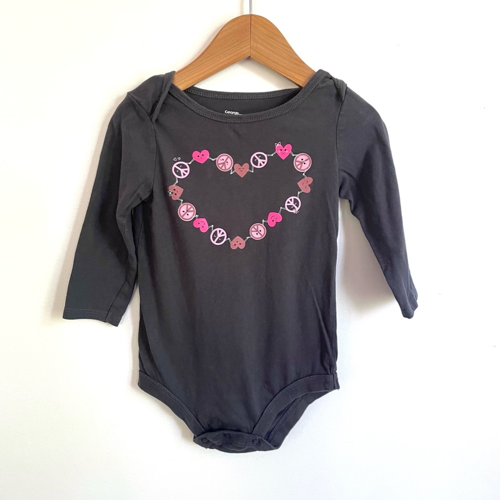 10/$20💥☮️🩷 Peace Signs & Hearts, Shape of a Heart, Long Sleeves, Bodysuit Onesie